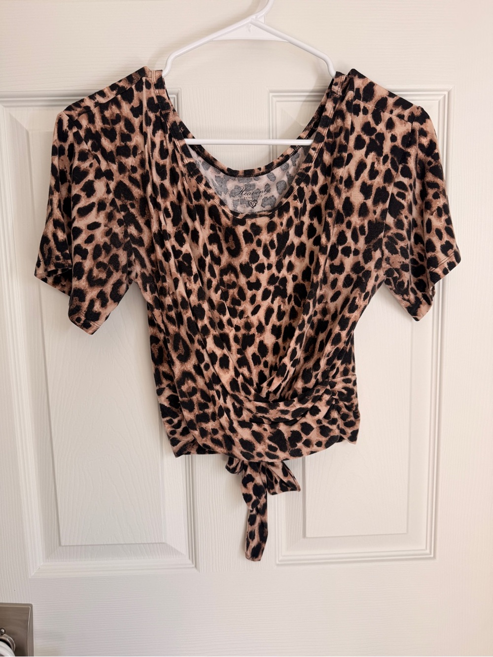 3/$15 Victoria’s Secret Leopard Print twist front Top with bow detail -sm